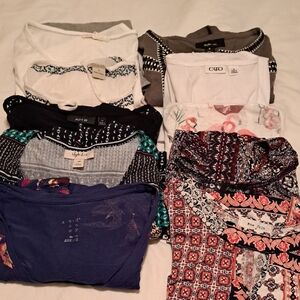 9 Assorted Women's Tops Collection.  Size Medium